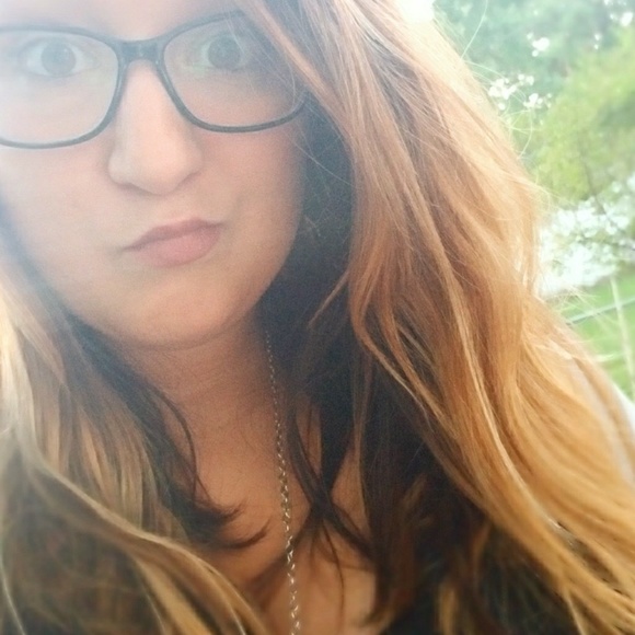 Meet your Posher, Alissa - Picture 4 of 5